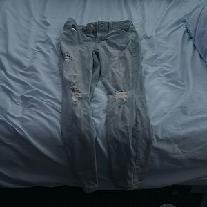 selling m jeans!